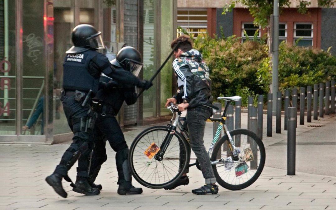 El Tribunal Supremo confirma la condena contra un Mosso de Esquadra por la agresión en la cabeza a una persona
