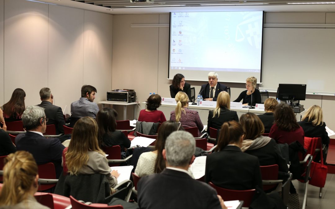 Advocades debaten sobre l’accés a la informació de la persona detinguda