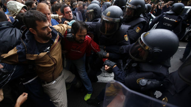 Irídia, Òmnium i l’ANC recorreran l’amnistia contra els policies acusats de cometre violència policial durant el Referèndum