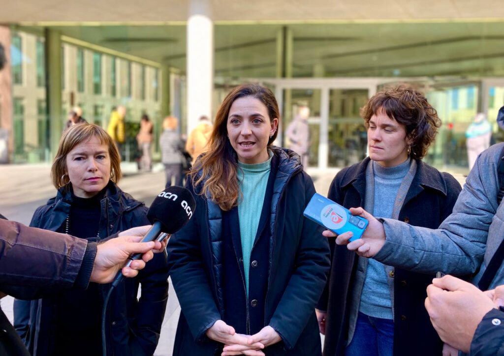 Five activists file a criminal complaint against an undercover police officer for using sexual and emotional relations to infiltrate into social movements in Barcelona