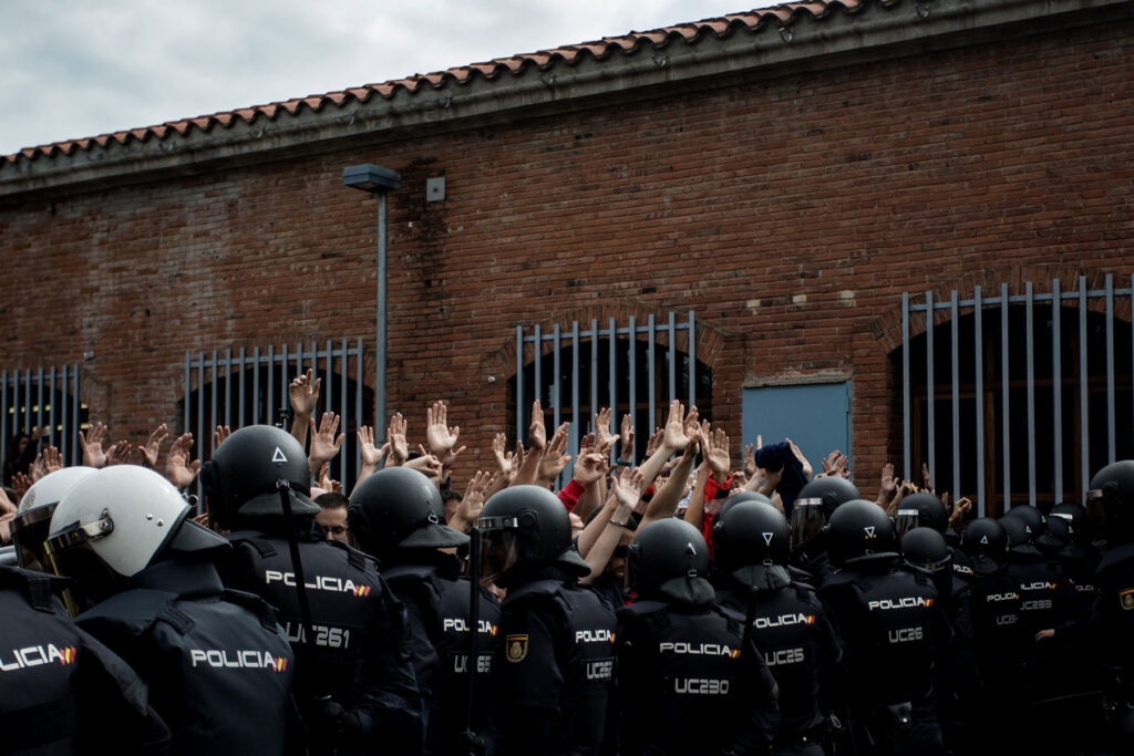 Irídia recurre al Supremo la amnistía a los policías del 1-O por una aplicación errónea de la ley